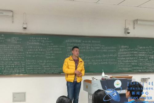 孙德鹏学长讲课 计算机学院 冯涛 摄