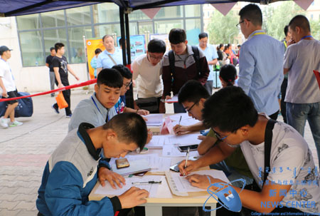 迎新现场 计算机学院 王浩东 摄