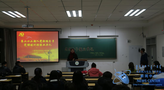 毕业典礼现场 周鹏宇 摄