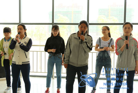 申请演唱中 计算机院 梁茜瑶 摄