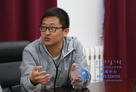 老师讲话 梁茜瑶 摄