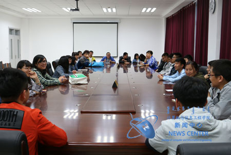 同学们积极参与 梁茜瑶 摄