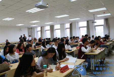 竞赛现场 计算机院 冯柏杨摄