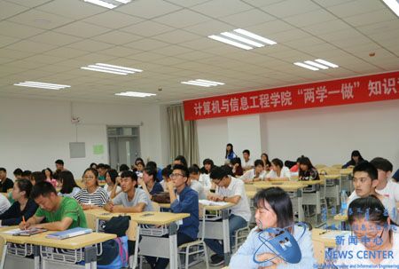 比赛现场 计算机院 王璐 摄