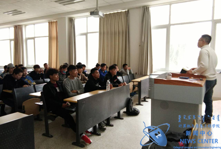 同学们认真听讲 计算机院 刘鑫 摄