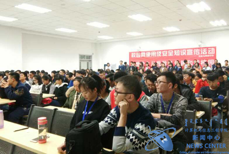 同法学们认真听讲 计算机学院 韩翠 摄