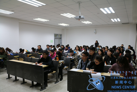 同学们认真听讲 计算机学院 冯涛 摄