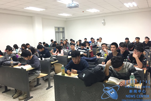 网络工程专业学生 计算机学院 祁铭星 摄