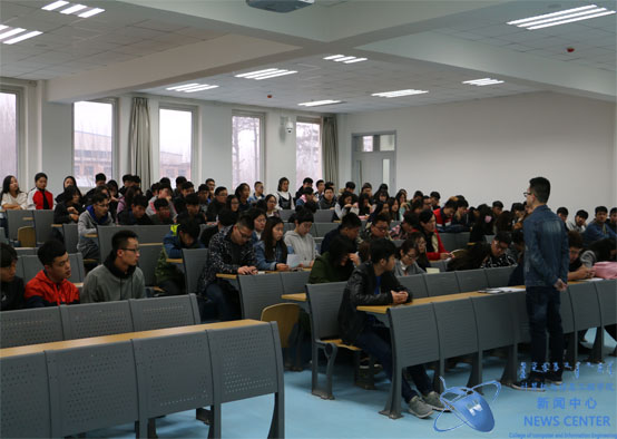 干事们认真听讲 计算机院 冯涛摄