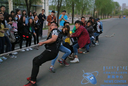 拔河比赛 计算机学院 祁铭星 摄