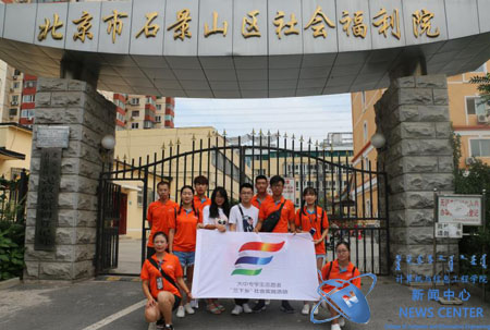 同学们合影 计算机学院 冯柏杨 摄