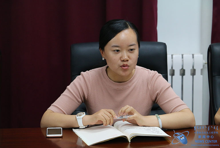 于老师讲话 计算机学院 王荐力 摄