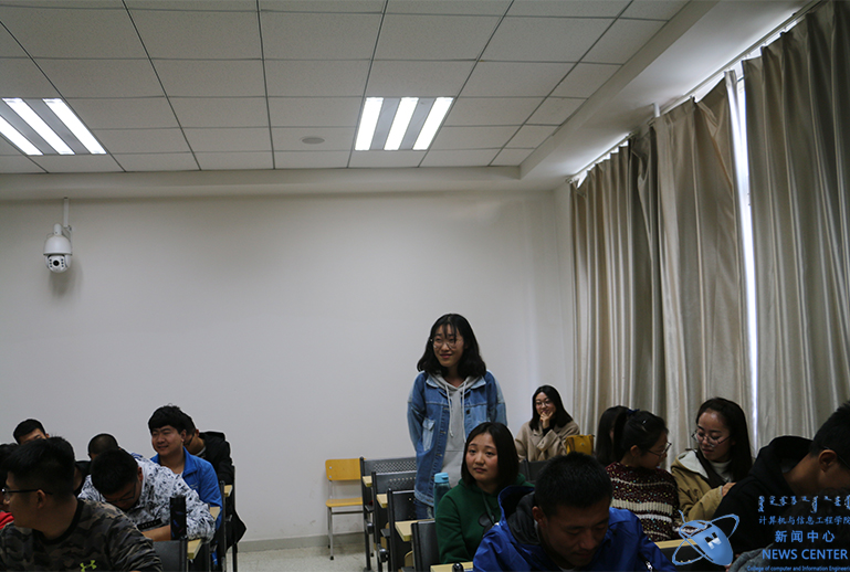 同学们积极回答问题 计算机学院 王佳琦 摄