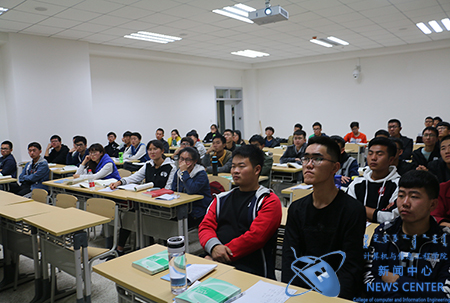 观影现场 计算机学院 赵鹏 摄