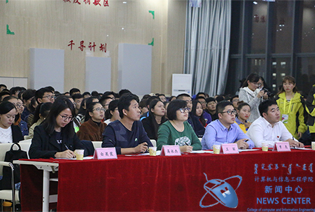 出席评委 计算机学院 崔鑫瑶 摄
