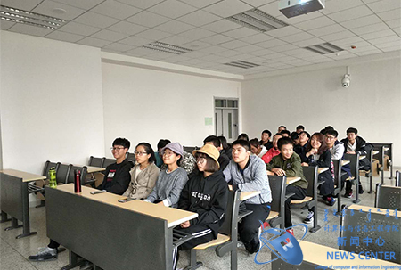 同学们认真听讲 计算机学院 王晓 摄