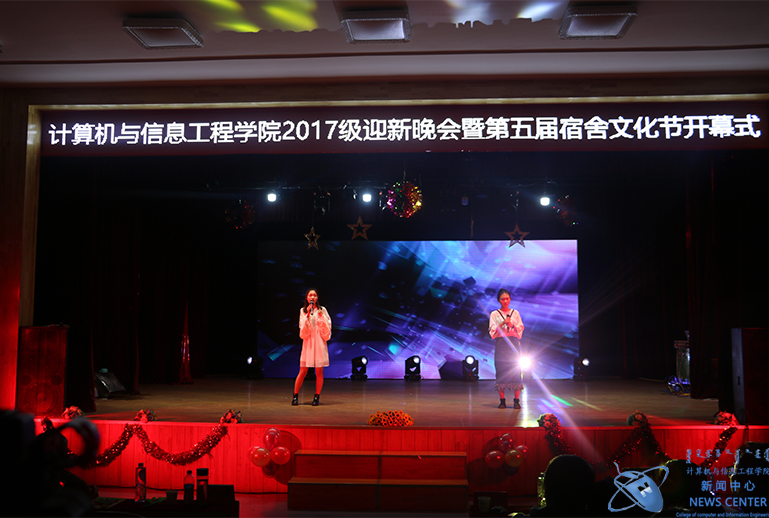 歌唱表演 计算机学院 姜禄 摄