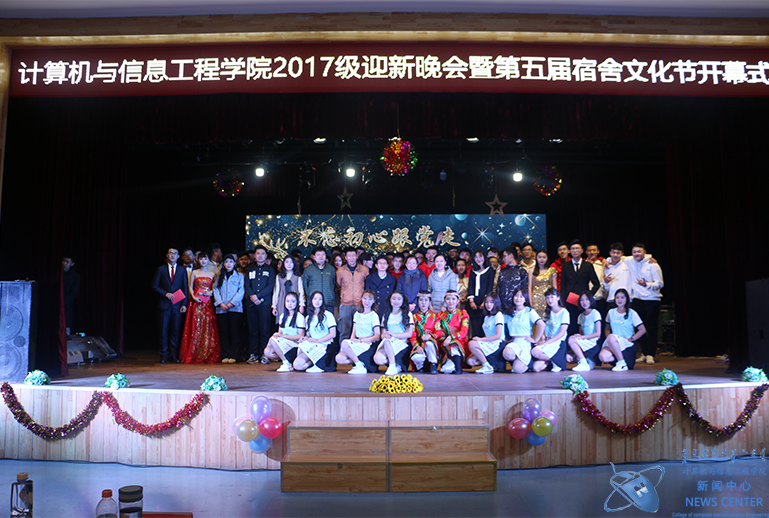 老师及演员合影 计算机学院 姜禄 摄