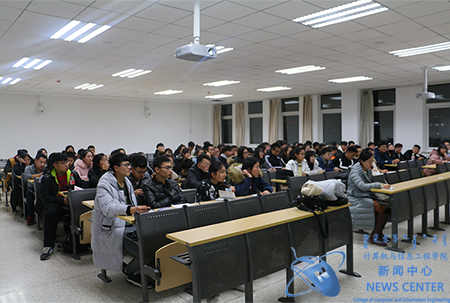 全体同学认真听讲 计算机学院 李淑贞 摄