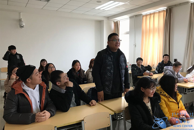 同学发表感想 计算机学院 赵鹏 摄