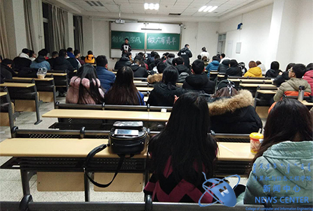 同学们认真听讲 计算机学院 李淑贞 摄